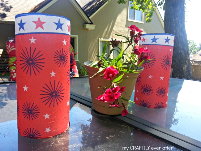 I love these patriotic candle holders! Perfect for the 4th of July and they only take 10 minutes! Tutorial at My Craftily Ever After