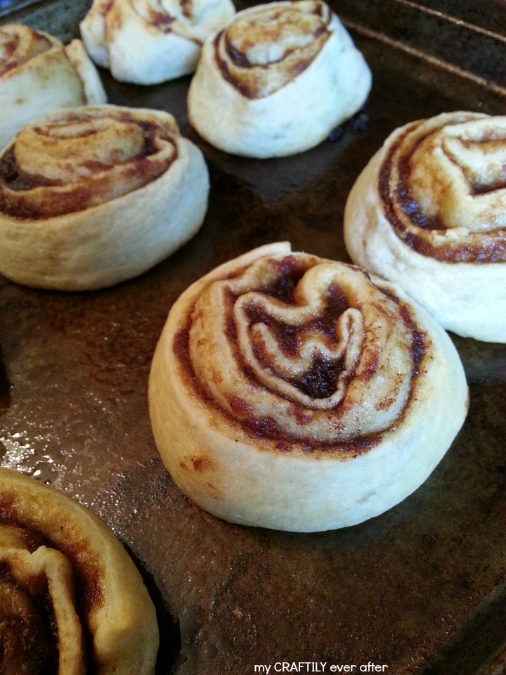 fresh baked apple cinnamon rolls
