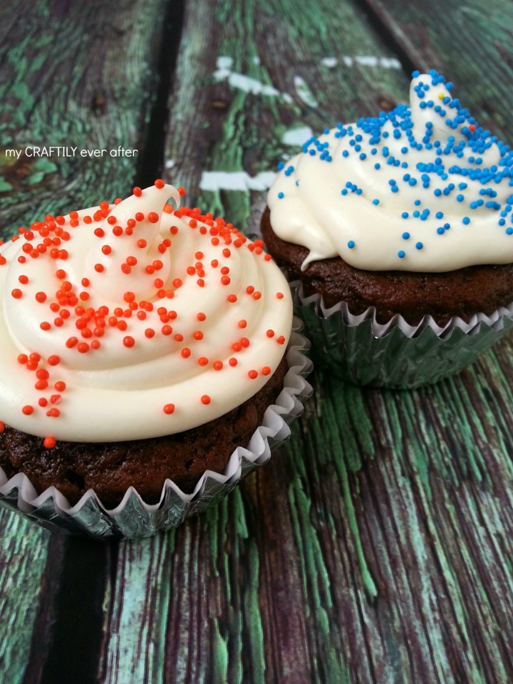 Only 2 ingredients in these  chocolatevanilla cupcakes